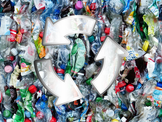 Coca-Cola og andre anmeldt for påstand om genanvendt plast.